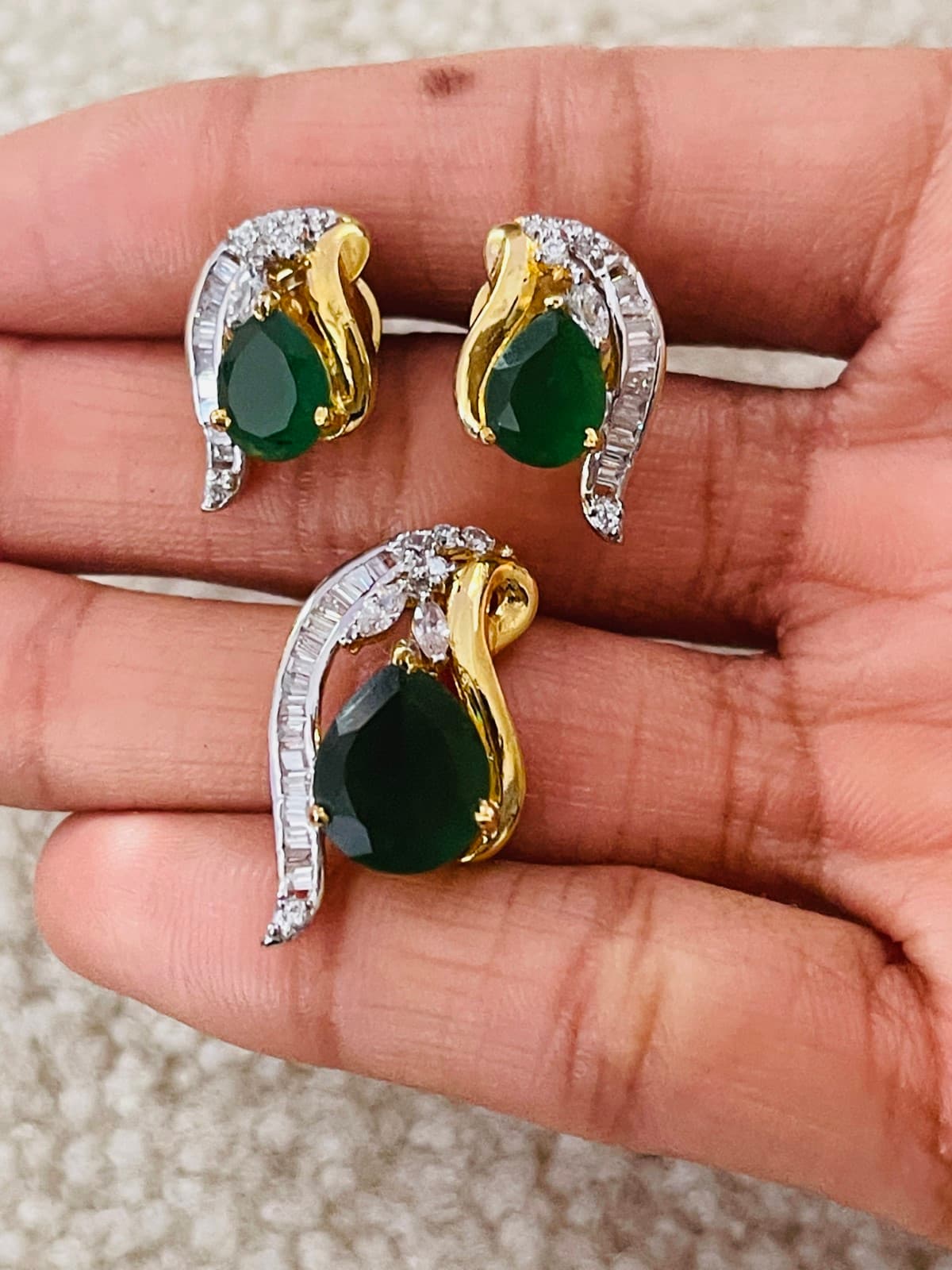 High Quality American Diamond, Cubic Zirconia, Kundan and Qreen Quartz Dagger Pendant and Earring set