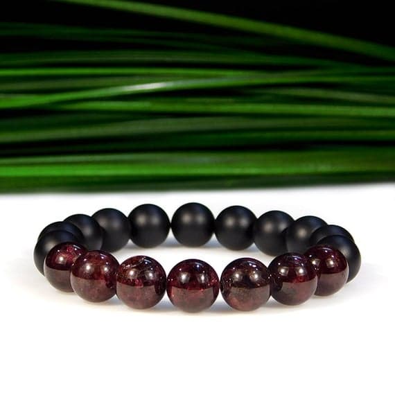 Wholesale 10mm Stretchable Black & Red Garnet and Matte Onyx Bracelet Round, Smooth 7.5" for mens, womens, gf, bf & Adult.