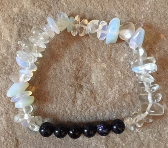 Anxiety Relief Calming 6mm Multi Colour Blue Gold stone Stretchable Bracelet Chip, Smooth 18cm for mens, womens, gf, bf and adults.