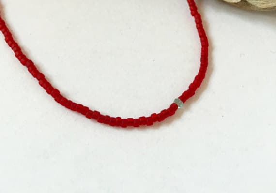 red bead bracelet with single green emerald | tiny red toho seed beads, tiny Faceted green emerald, sterling silver 3mm Code- WAR6095