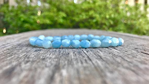 top quality 7-9mm Stretchable Aqua Aquamarine Bracelet Nugget, Faceted 7" for mens, womens, gf, bf & Adult.
