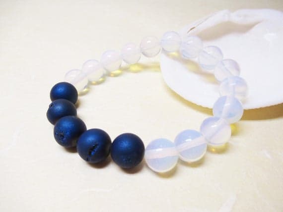 Natural 10mm Stretchable blue & White Opalite & Agate Druzy Bracelet Round, Smooth 7.5" for mens, womens, GF, BF, Adults.