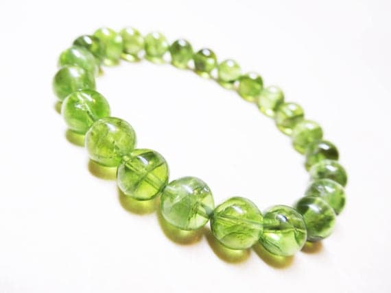Personalized Gift 8mm Stretchable green Peridot Bracelet Round, Smooth 7" for mens, womens, GF, BF, Adults.