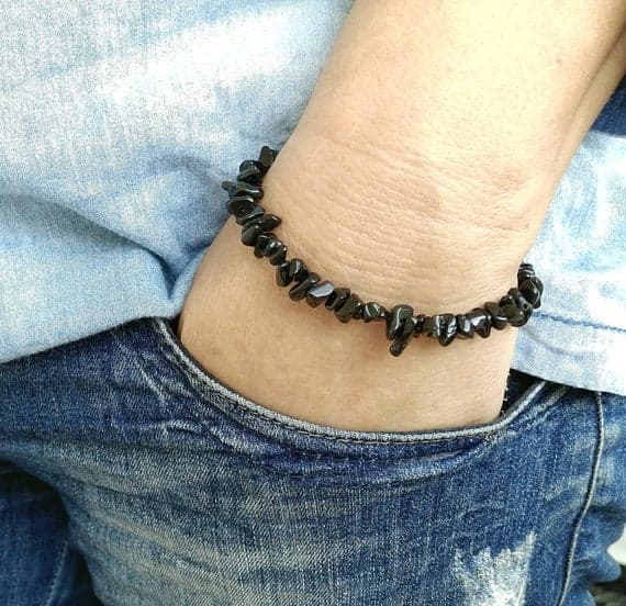 Galaxy Jewelry 4x7mm Black onyx Stretchable Bracelet Chip, Smooth 18cm for mens, womens, gf, bf and adults.