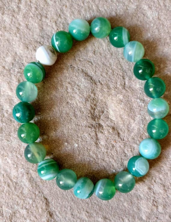 Galaxy Jewelry 8mm Green Green agate Stretchable Bracelet Round, Smooth 18cm for mens, womens, gf, bf and adults.