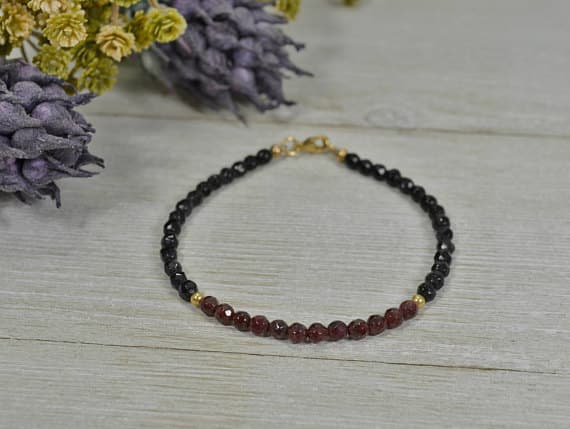 24k gold Plated Anxiety Relief Calming,gold helling 4 mm Stracking Red & Black Red Garnet and Black Onyx Bracelet Round, Faceted 7" for mens, womens, GF, BF, Adults.