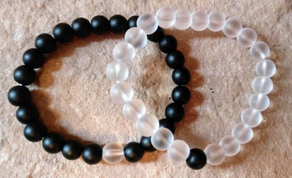 Anxiety Relief Calming 8mm Multi Colour White Howlite & Matte Black Onyx Stretchable Bracelet Round, Smooth 18cm for mens, womens, gf, bf and adults.